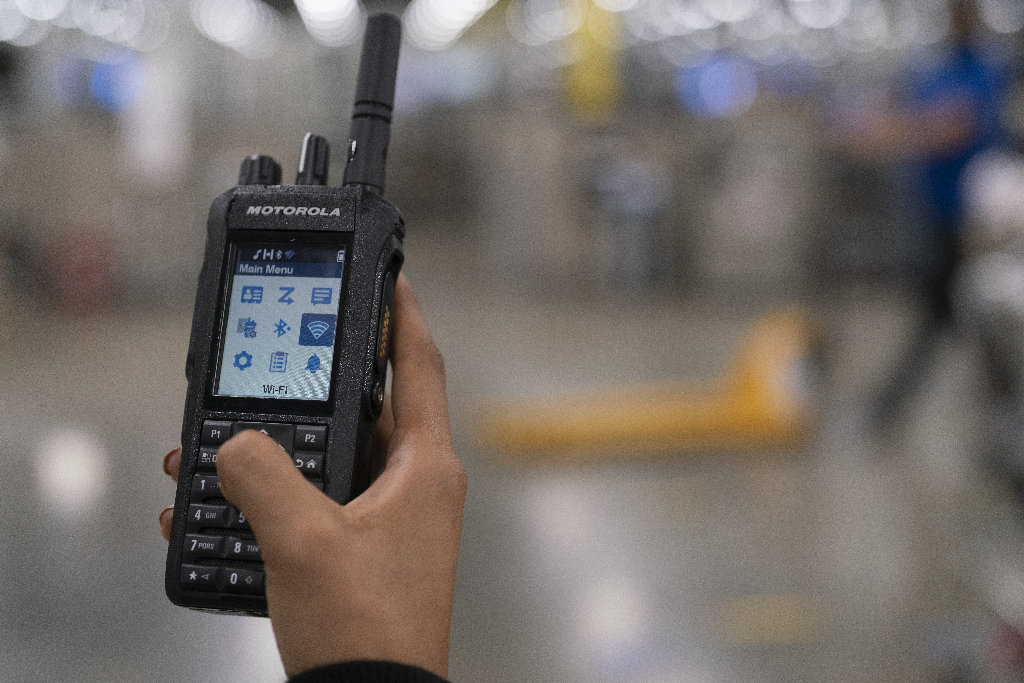 Motorola Solutions представила нову радіостанцію з подвійним шумозаглушенням